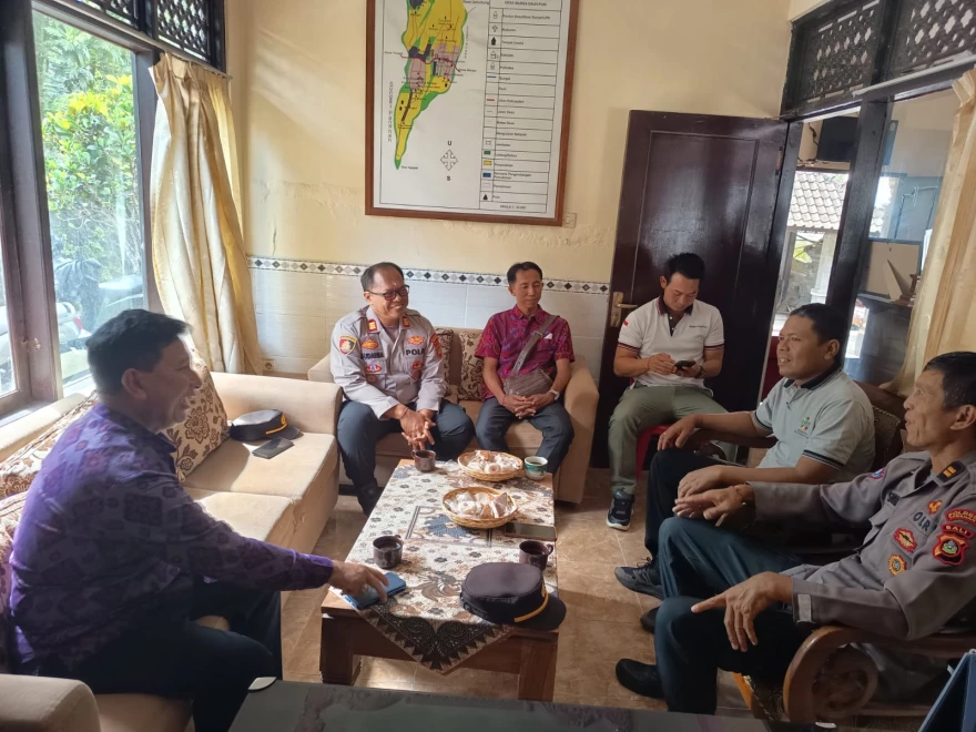 Perkuat Sinergi, Kapolsek Marga Sambangi Kantor Desa Marga Dauh Puri guna Jaga Kondusivitas Kamtibmas
